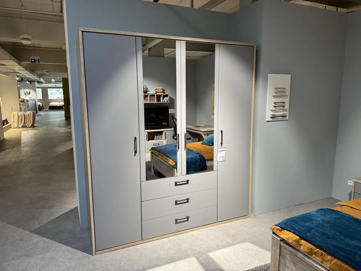 Jugendzimmer / Appartement Drehtürenschrank Achat